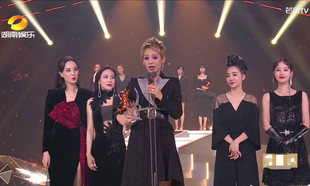 乘风破浪的姐姐|宁静拿到女团第一名时，四位队友表情很微妙，谁是真的开心很明显