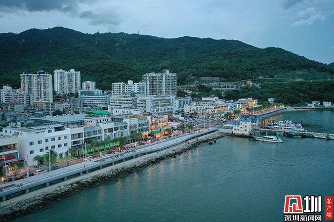 西起海山東三街,東至揹仔角,沿著黃金海岸線,串聯起沙頭角,鹽田港