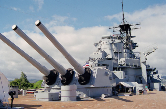 战列舰主炮威力有多大?与陆军炮兵对轰,11发炮弹就将对面打趴