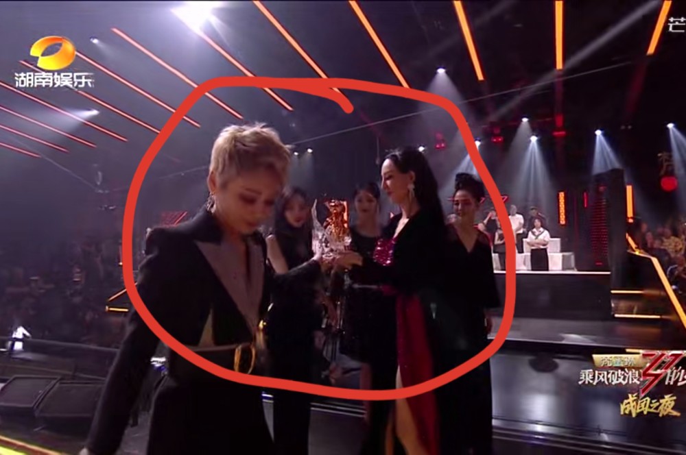 浪姐|《浪姐》直播现场开撕？黄龄只想跟万茜成团，宁静直接反击放狠话