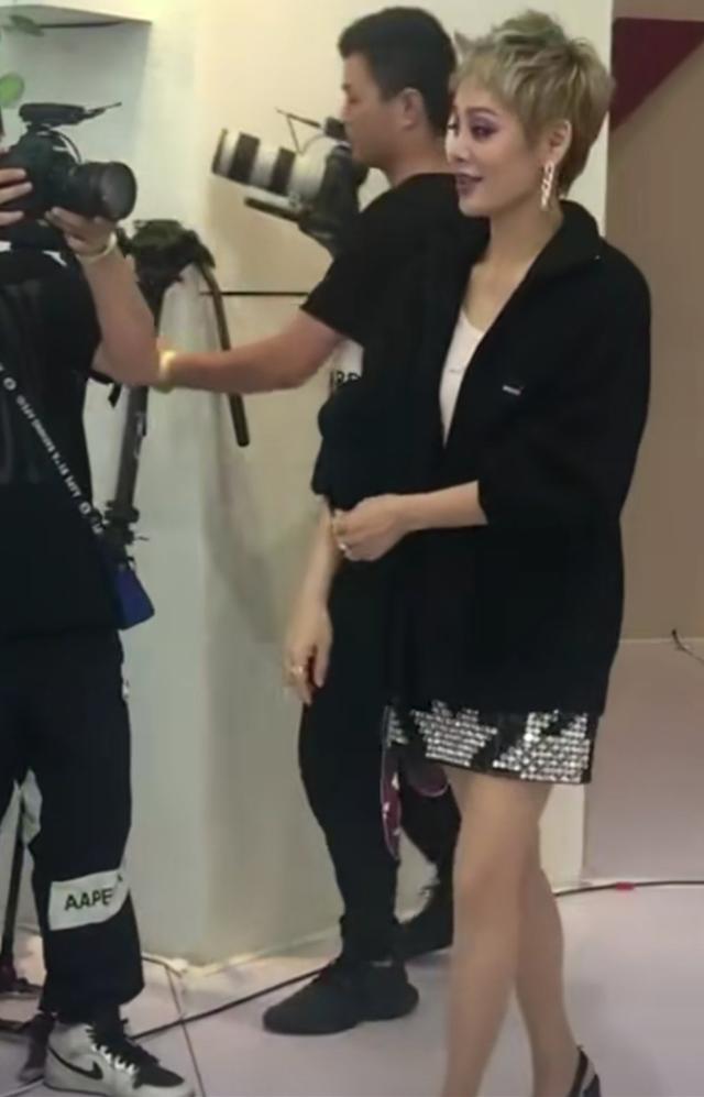 乘风破浪的姐姐|“浪姐”后台采访：宁静黑脸认怂不愿成团，万茜张雨绮表情很微妙