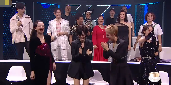 黄晓明|宁静亲友团人单势孤，黄晓明不慎说错话，杨澜控场能力满分