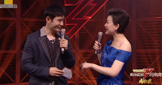 黄晓明|宁静亲友团人单势孤，黄晓明不慎说错话，杨澜控场能力满分