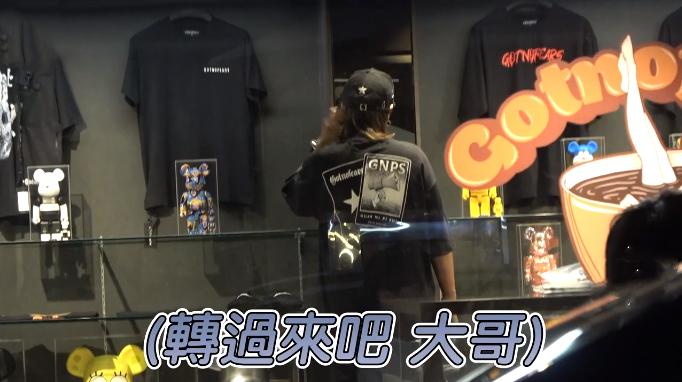 罗志祥|罗志祥现身自家店打理，一身潮牌仍显富贵，经纪人曝其未来动向