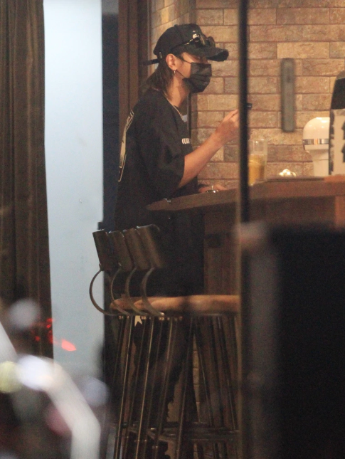 罗志祥|罗志祥现身自家店打理，一身潮牌仍显富贵，经纪人曝其未来动向