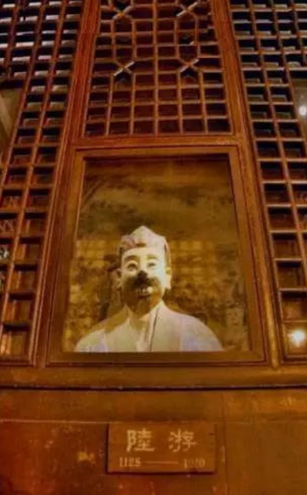 杜甫草堂博物馆|杜甫草堂有个谜团，为何用陆游、黄庭坚来陪祭杜甫，原因有三点