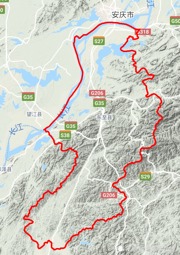 安徽省池州市有一個縣,境內有大塊的平原,縣城卻建在山谷中