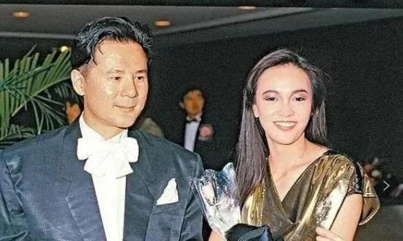 郑裕玲|曾是巨星的郑裕玲，当面骂得刘嘉玲不敢还嘴，63岁成时尚博主？