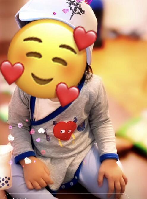 张柏芝|张柏芝疑有新情况？晒与神秘肌肉男双人滑水照，还配上花痴表情