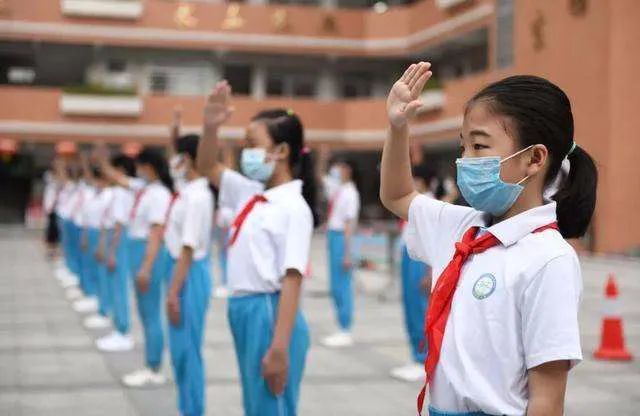 中小学生|北京市90多万中小学生返校，教委建议让学生多用纸和笔