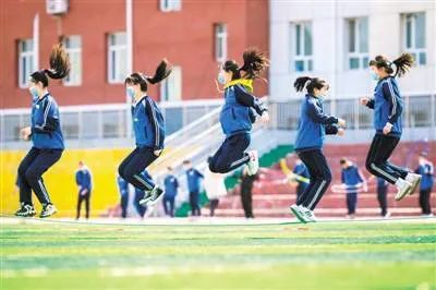 中小学生|北京市90多万中小学生返校，教委建议让学生多用纸和笔