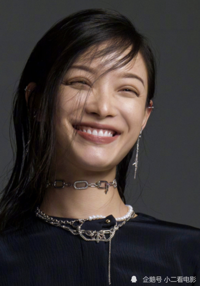 倪妮的眼睛怎么了最新封面双眼皮好像被镰刀割过