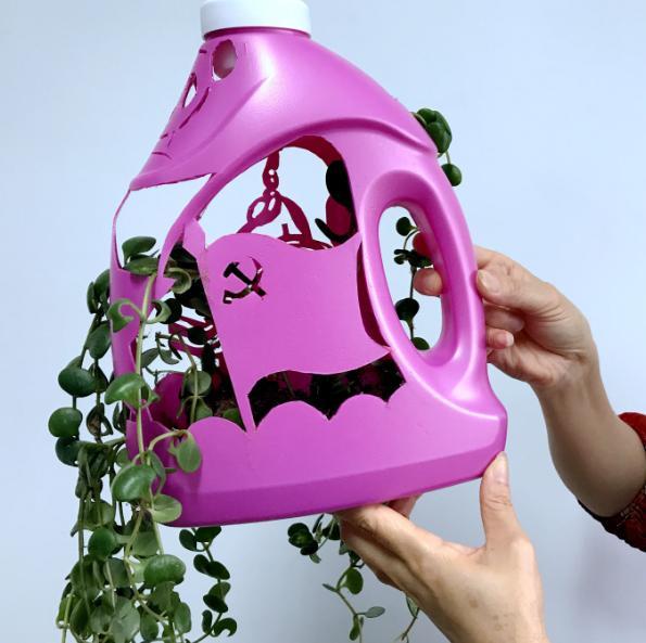 养花妙招洗衣液桶当花盆一切割镂空让人再也放不下