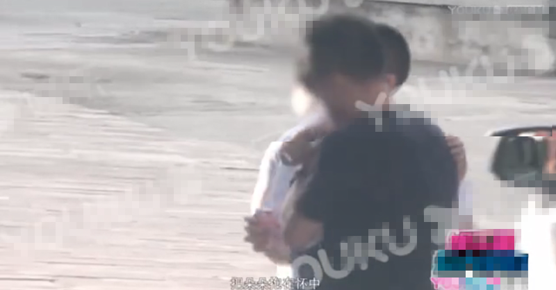 佟丽娅|佟丽娅带儿子出行零互动，4岁朵朵超独立，全程不见陈思诚身影