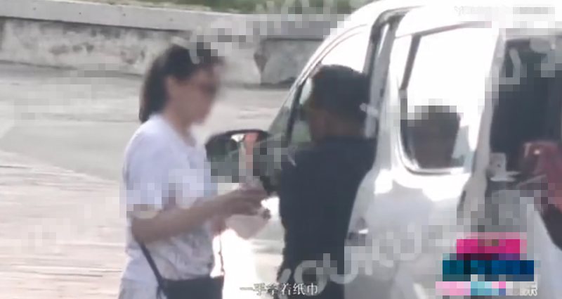 佟丽娅|佟丽娅带儿子出行零互动，4岁朵朵超独立，全程不见陈思诚身影