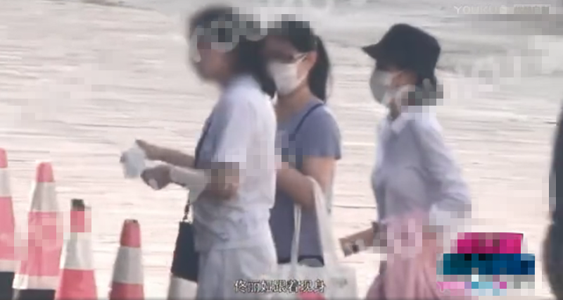 佟丽娅|佟丽娅带儿子出行零互动，4岁朵朵超独立，全程不见陈思诚身影