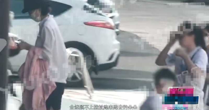 佟丽娅|佟丽娅带儿子出行零互动，4岁朵朵超独立，全程不见陈思诚身影