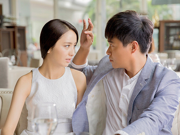 佟丽娅|佟丽娅带儿子出行零互动，4岁朵朵超独立，全程不见陈思诚身影