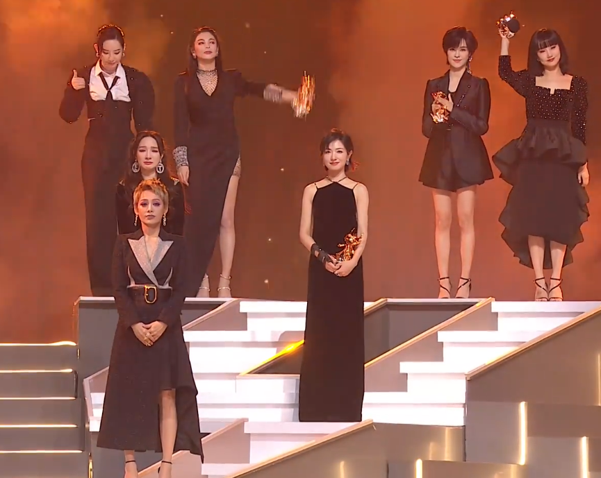 乘风破浪的姐姐出道即解散4人抱团两人取暖唯独她1人尴尬