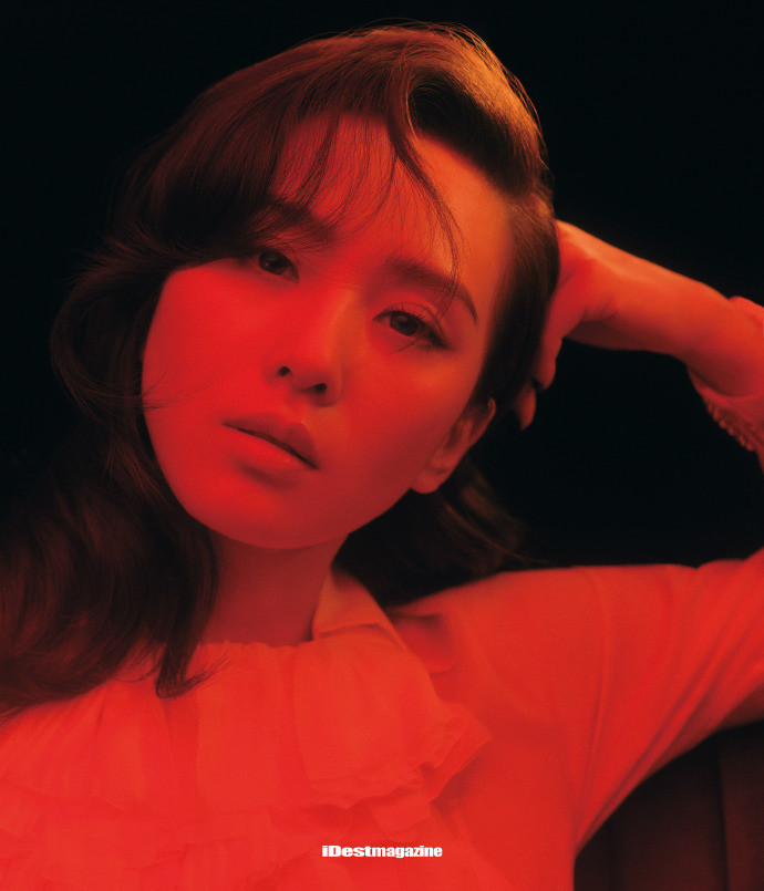 刘诗诗|刘诗诗当妈后突破形象大走性感风，罕见抹胸裙配黑丝妩媚又养眼