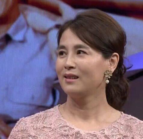 她和宋丹丹同病相怜都被英家兄弟抛弃如今过得怎样