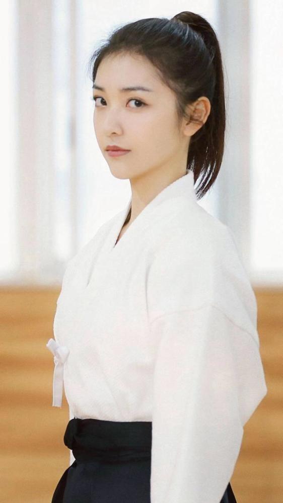 陈昊蓝 :第3583气质潮流美图欣赏