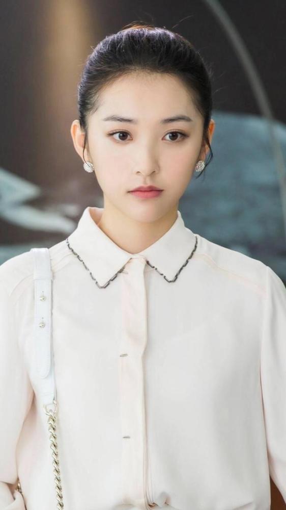 陈昊蓝 :第3583气质潮流美图欣赏