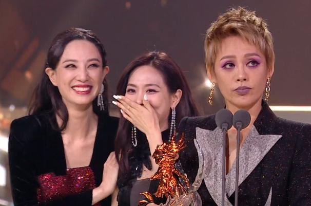 万茜|《浪姐》成团名单解惑，李斯丹妮只送队员队服惹抱团争议，宁静实惨