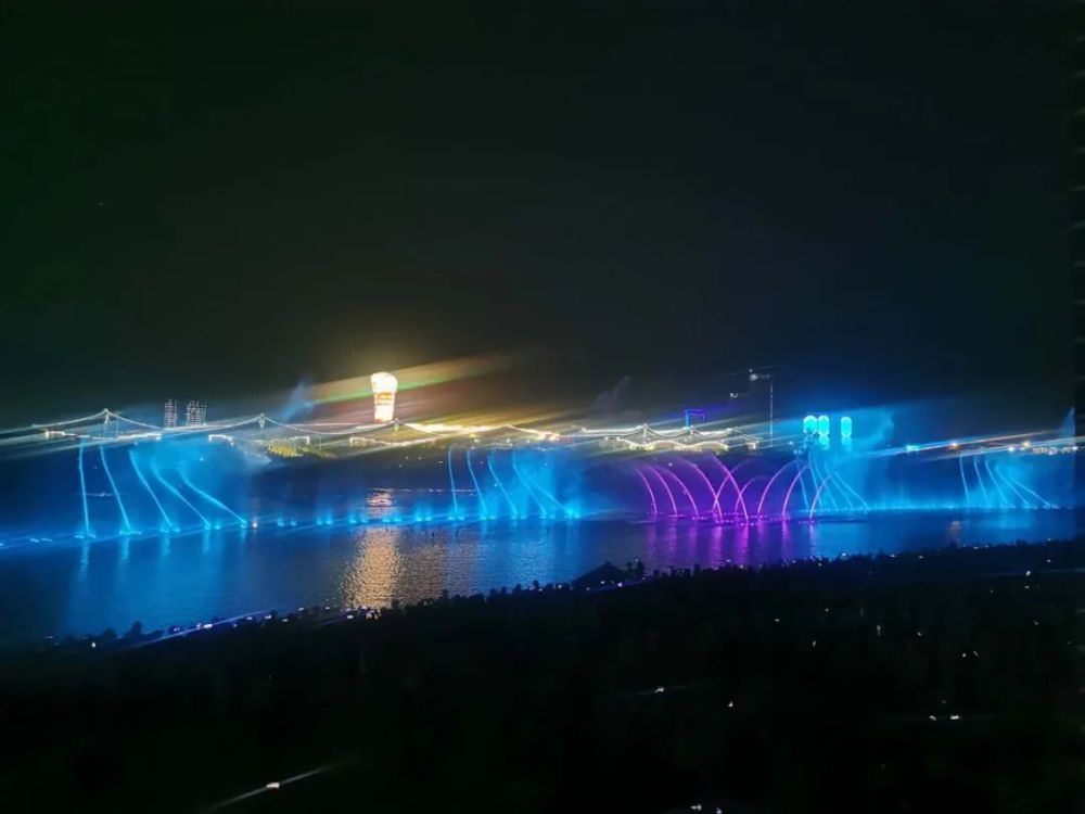 昨晚的光影水秀滹沱河边美得么法么法哩