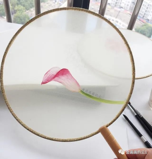 水彩|水彩在团扇上画朵荷花，简单又好看！完全可以自己DIY