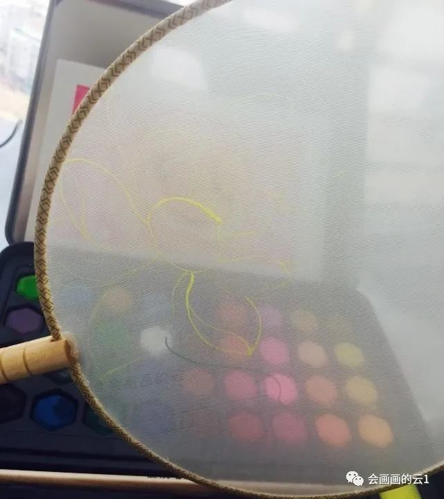 水彩|水彩在团扇上画朵荷花，简单又好看！完全可以自己DIY