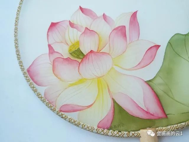 水彩|水彩在团扇上画朵荷花，简单又好看！完全可以自己DIY