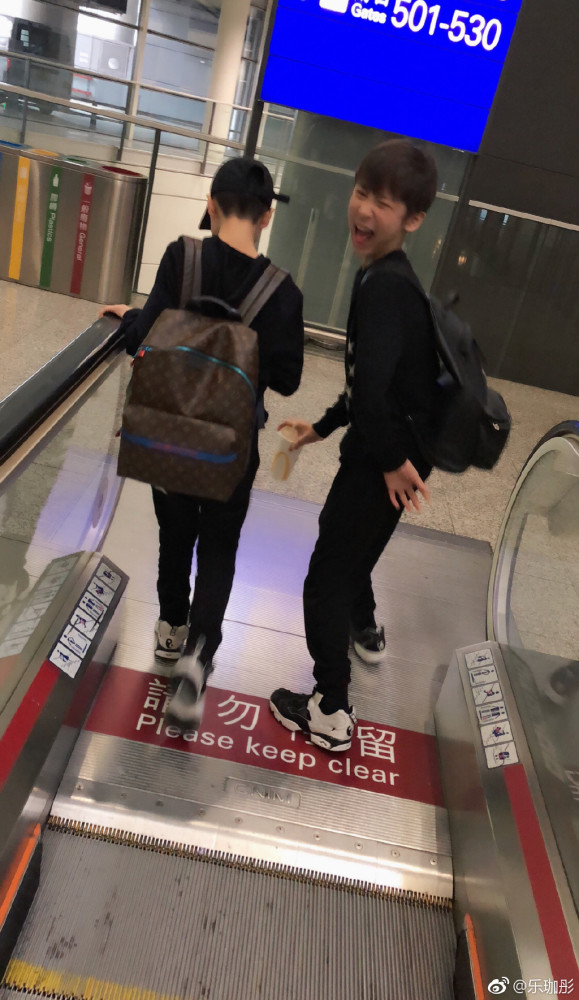 乐珈彤|“梦萍”乐珈彤与富豪老公寺庙祈福秀恩爱，脸僵遭整容质疑后秒删动态