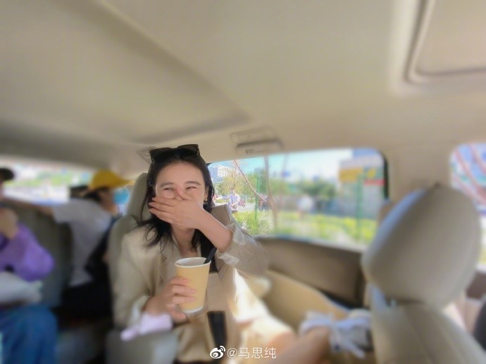 晒近照|马思纯抑郁症后晒近照，戴墨镜耍帅，大笑称：老娘喜庆的营个业！