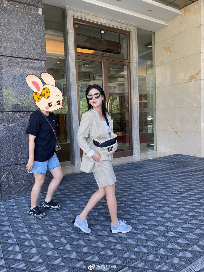 晒近照|马思纯抑郁症后晒近照，戴墨镜耍帅，大笑称：老娘喜庆的营个业！