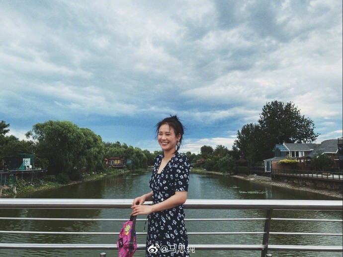 晒近照|马思纯抑郁症后晒近照，戴墨镜耍帅，大笑称：老娘喜庆的营个业！