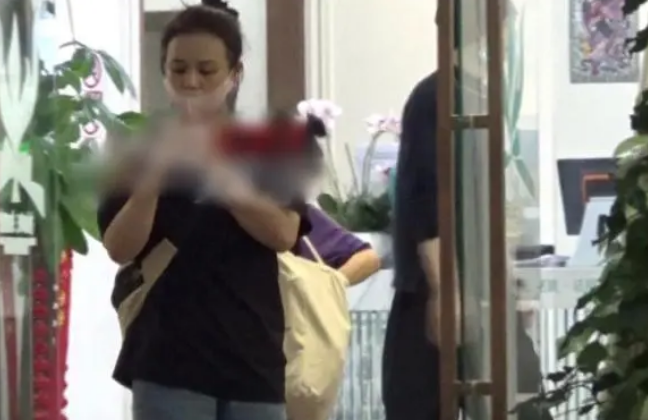 晒近照|马思纯抑郁症后晒近照，戴墨镜耍帅，大笑称：老娘喜庆的营个业！