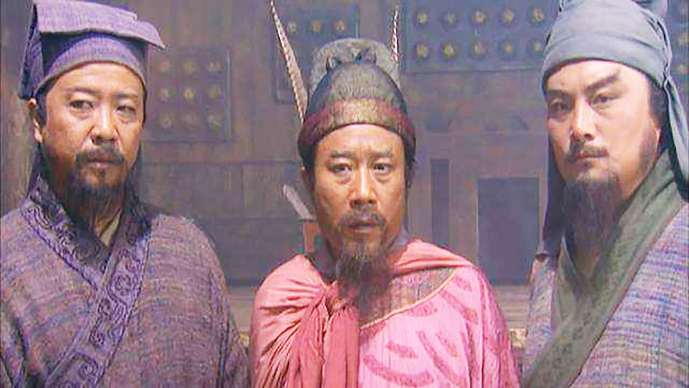 梁山好汉|卢俊义和林冲被逼上梁山，故事情节诸多相似，说明了什么？