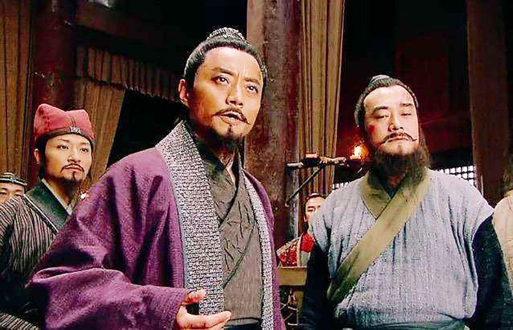 梁山好汉|卢俊义和林冲被逼上梁山，故事情节诸多相似，说明了什么？