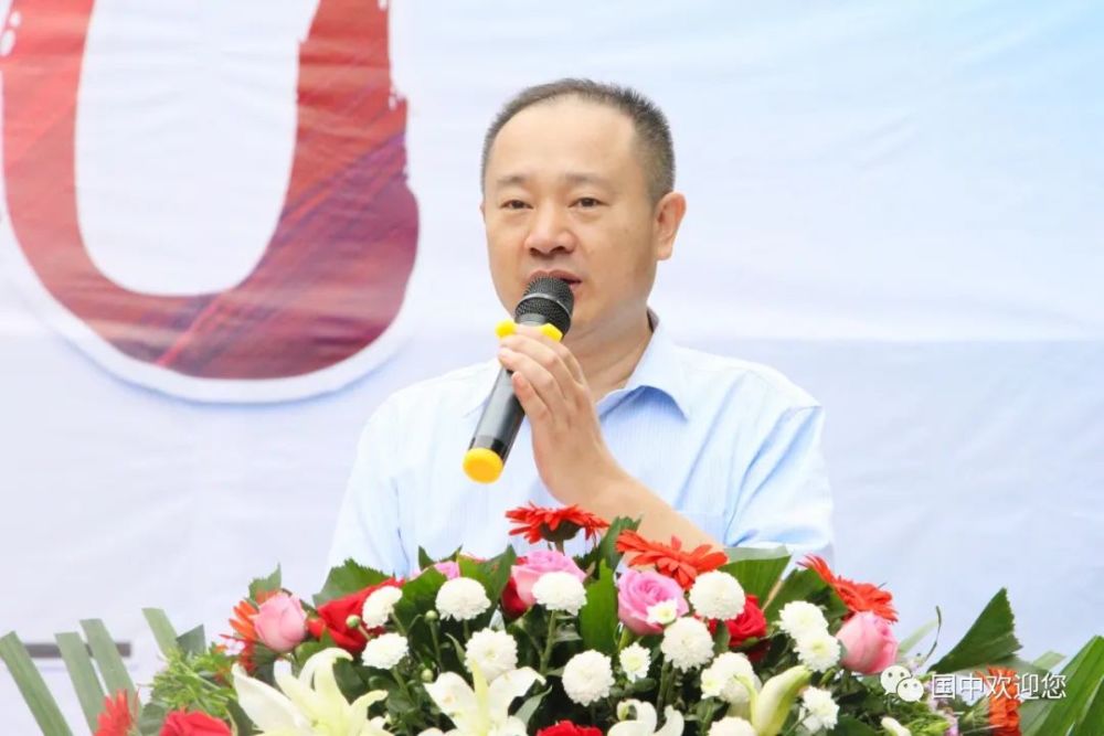清华国中党支部书记,校长罗恩阳讲话榜样学子表彰现场表彰现场罗恩阳