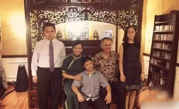 金星|金星首晒自家豪宅，满屋古董收藏价值不菲，超大镇宅之宝曝光引关注