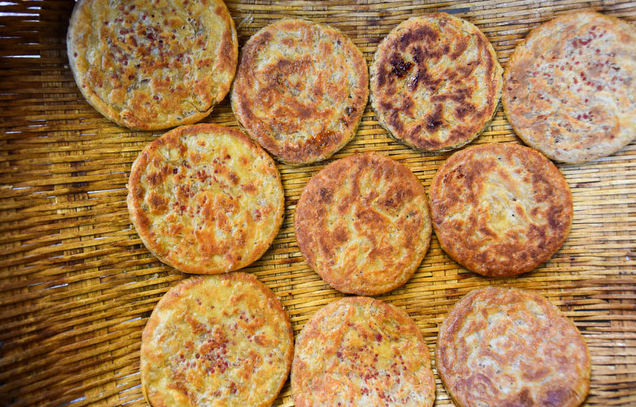 丽江火腿粑粑云南特色小吃喷香酥脆