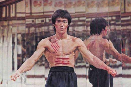 他因崇拜李小龙3岁起疯狂训练,9岁一身肌肉,手上全是老茧