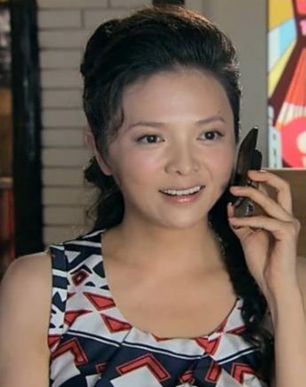 已经成为一名18线的演员,很少接拍到戏,本有大好的前程,却不安于现状