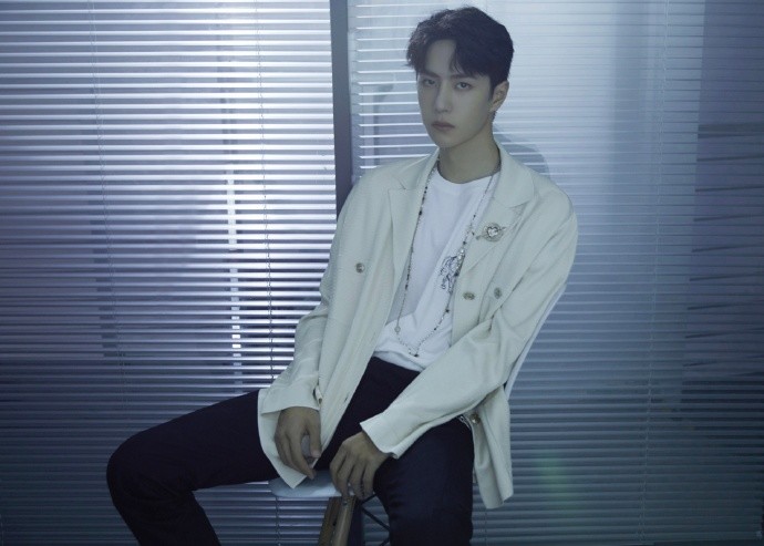 王一博|王一博在博君一肖CP纪念日晒“爱心痣”饰品，唯粉脱粉回踩唾骂其恶心丑陋