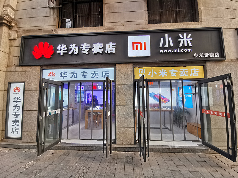 为什么之前做低端产品的华为,小米手机,要拼命地往高端市场走?