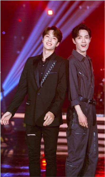 王一博|王一博在博君一肖CP纪念日晒“爱心痣”饰品，唯粉脱粉回踩唾骂其恶心丑陋