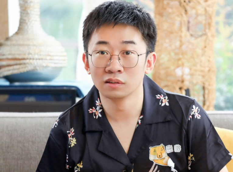 郑爽|郑爽不演戏要当综艺小公主？网传她又接新节目，搭档三位综艺咖！