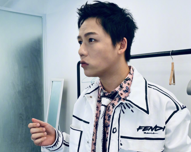 郑爽|郑爽不演戏要当综艺小公主？网传她又接新节目，搭档三位综艺咖！