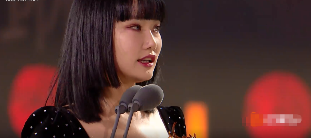 黄龄|黄龄工作室回应争议，疑正面怼宁静，宁愿跟猫狗聊天不想跟人交流